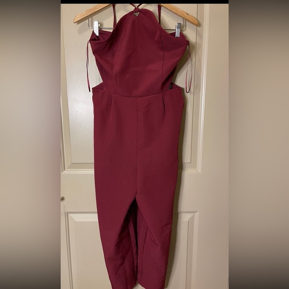 NWT NEW Romeo + Juliet Couture Peek-A-Boo Halter Jumpsuit Burgundy Cut Out - Picture 2 of 4